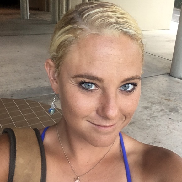 Meet your Posher, Carly - Picture 1 of 1